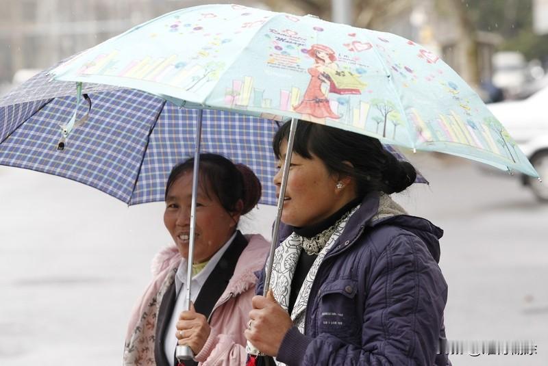 2026年正月初二撞上雨水节气，太有氛围感了！这天回娘家、走亲访友，处处喜气洋洋