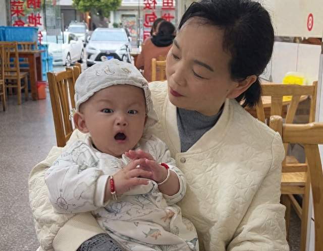 孙子天生亲近谁？遗传规律给出答案，别盲目争亲情