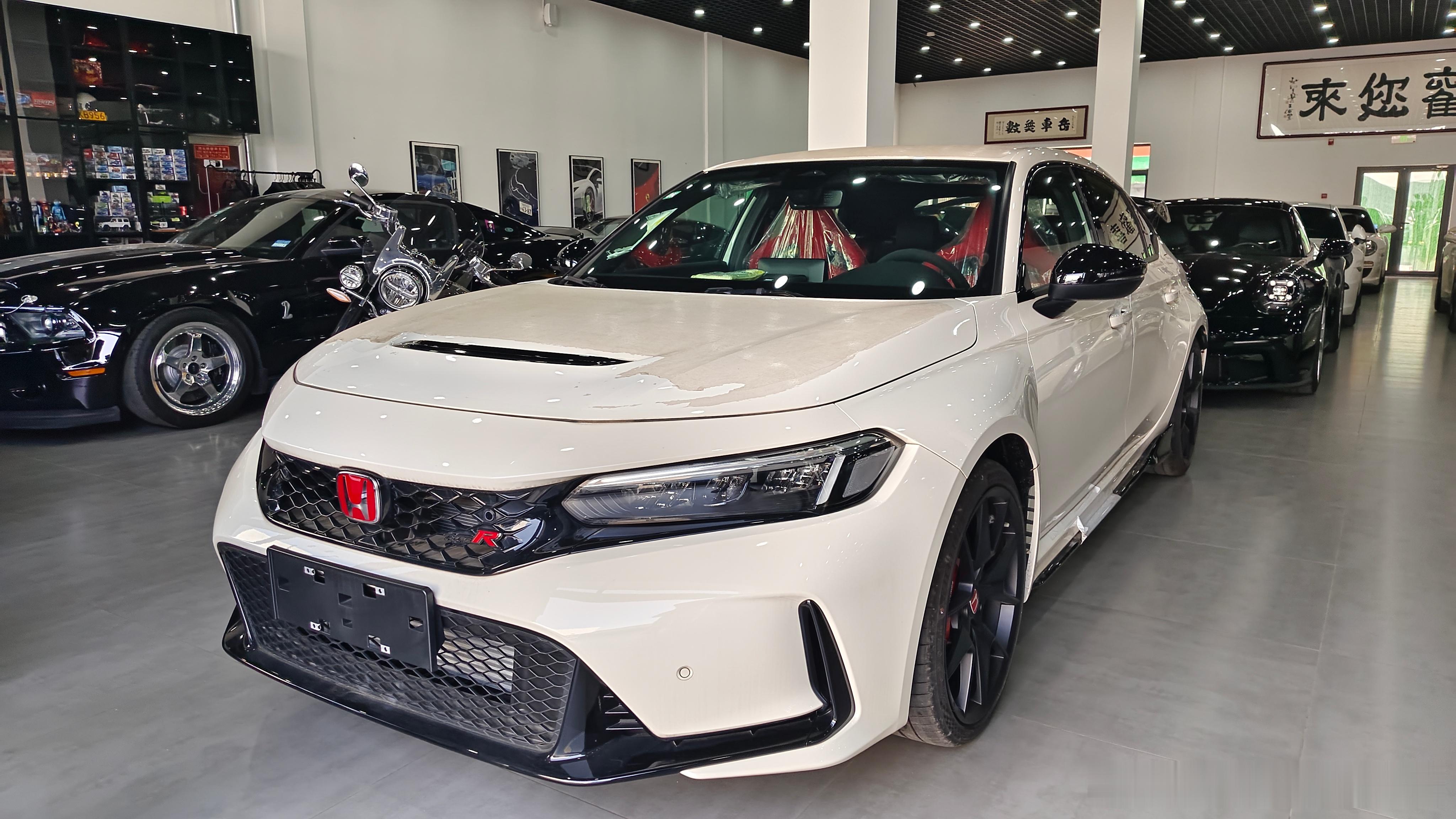 34万的TypeR，您喜欢吗？您来吗？刚跟就此车来了一段灵魂拷问，结果好像也没拷