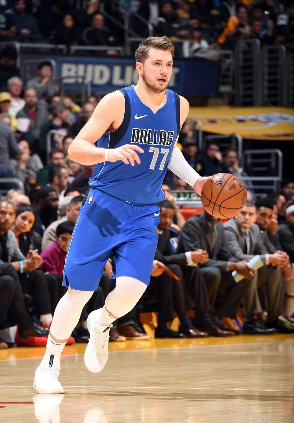 现役各个国家在NBA的代表球员及个人数据：

【美国】詹姆斯，职业生涯场均27.
