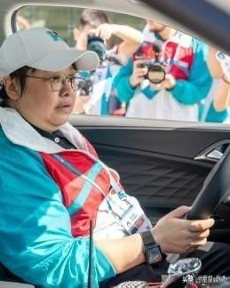 韩红基金会救护车供应商被立案调查，舆论质疑的核心不止是采购环节，更在于物资投放的