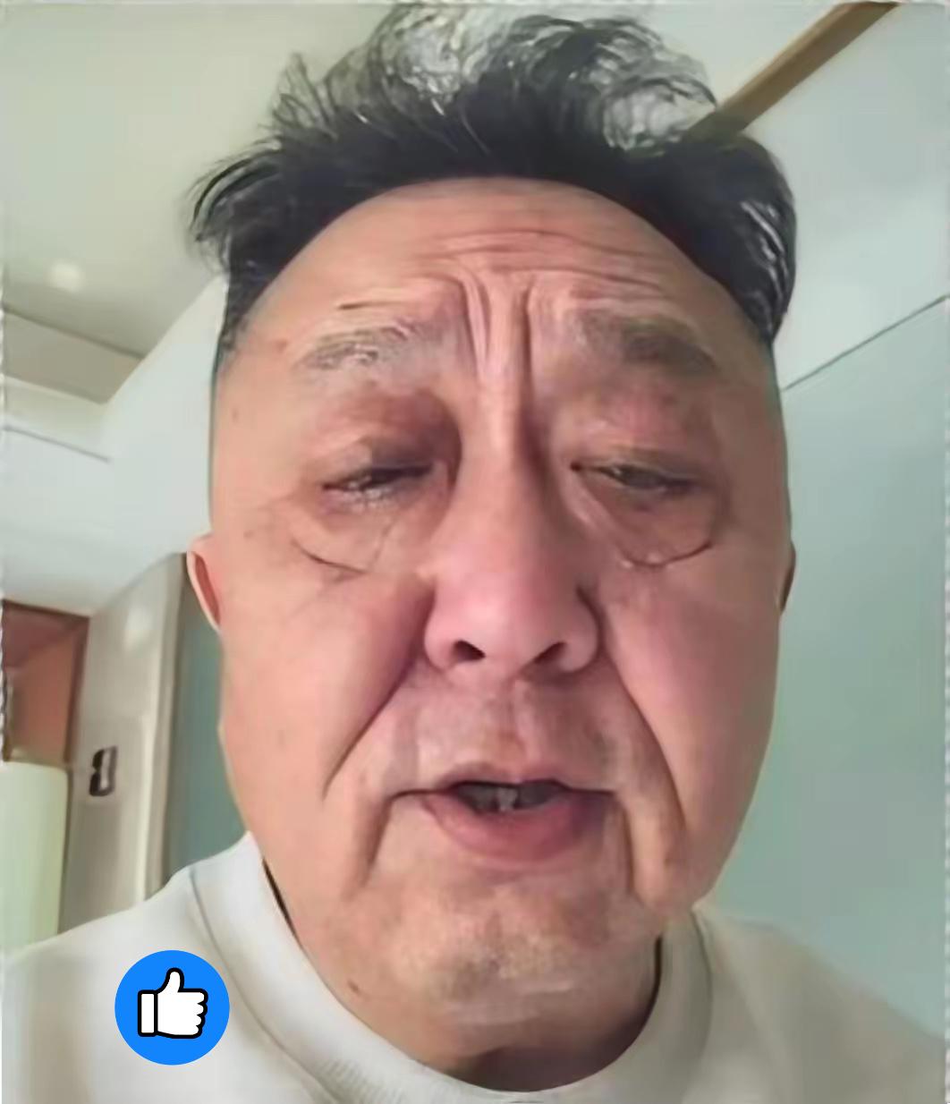 秦霄贤卡壳，两千人场子空气凝固，于谦一句“词儿喂狗了？我家狗正闹肚子呢”，瞬间救