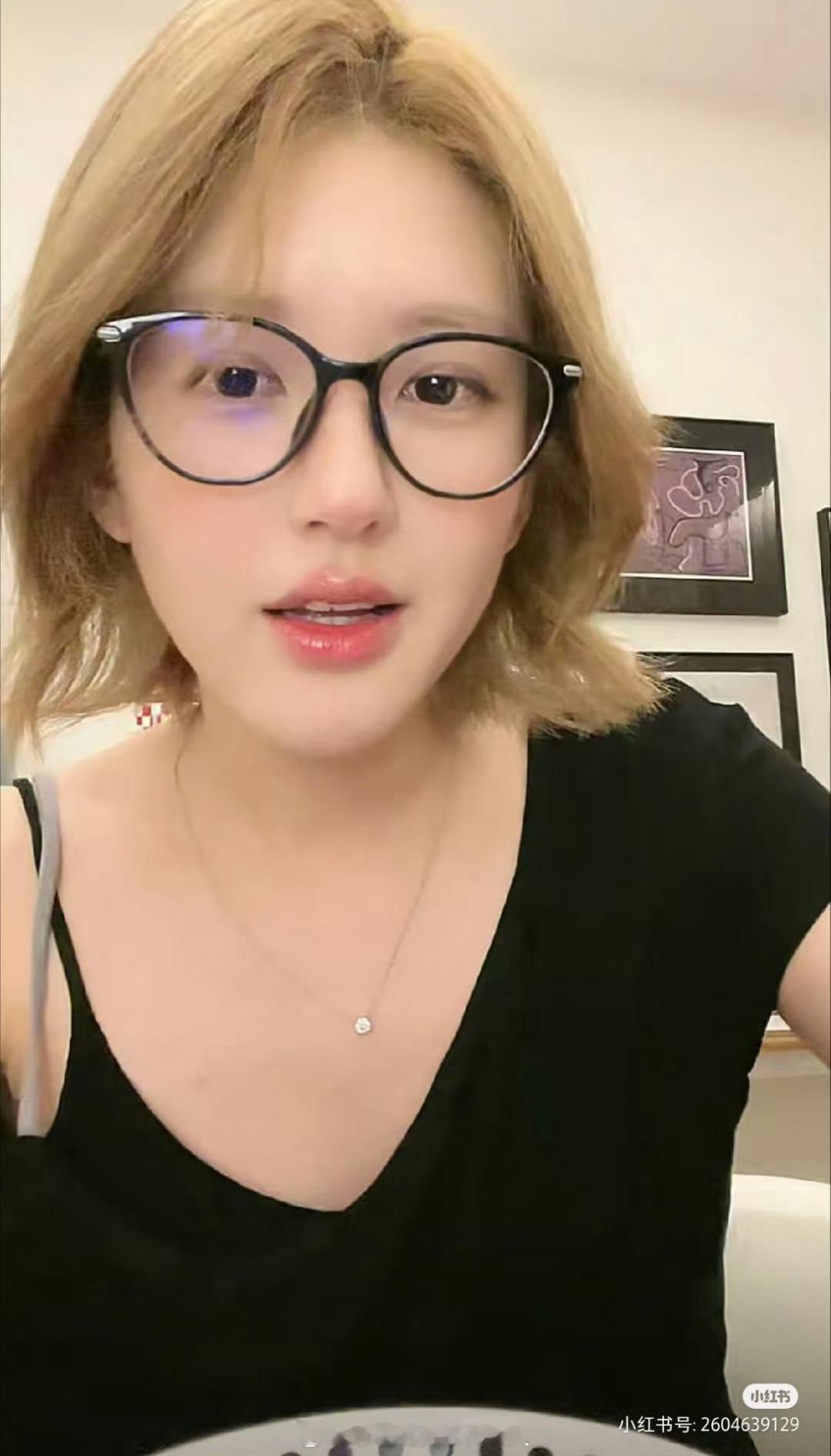 赵露思 姐现在忍不了任何人感觉她现在的精神状态都没有很好了 ​​​