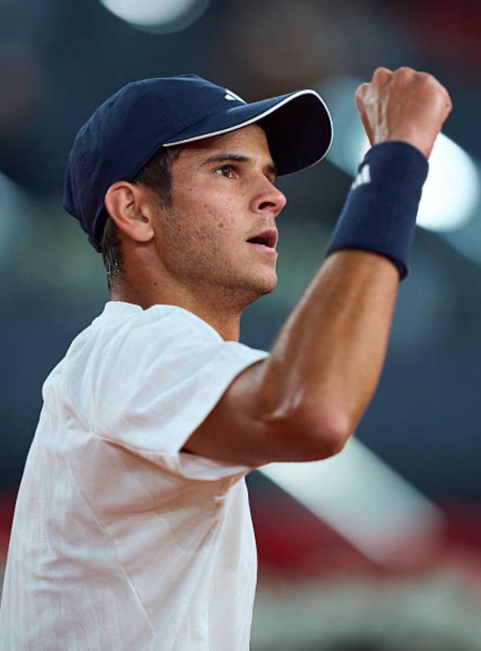 拉法-霍达尔击败丰塞卡的比赛中，他的包厢里只有一个人，就是担当教练的父亲——名字