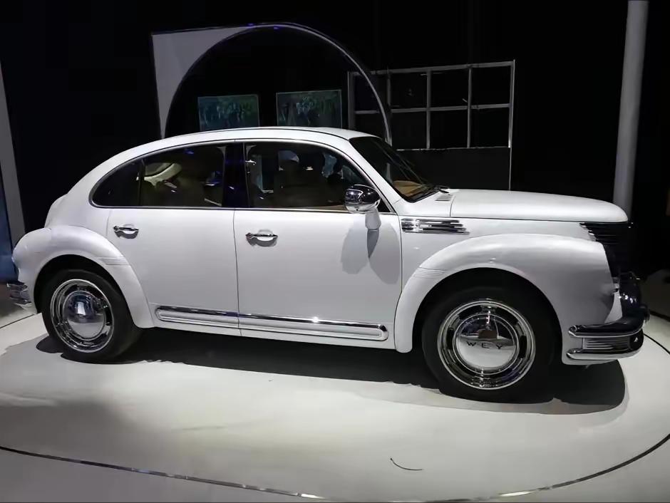 手动挡和自动挡之间，其实有道坎。

开惯手动挡的，换个自动挡开，头两天可能不习惯