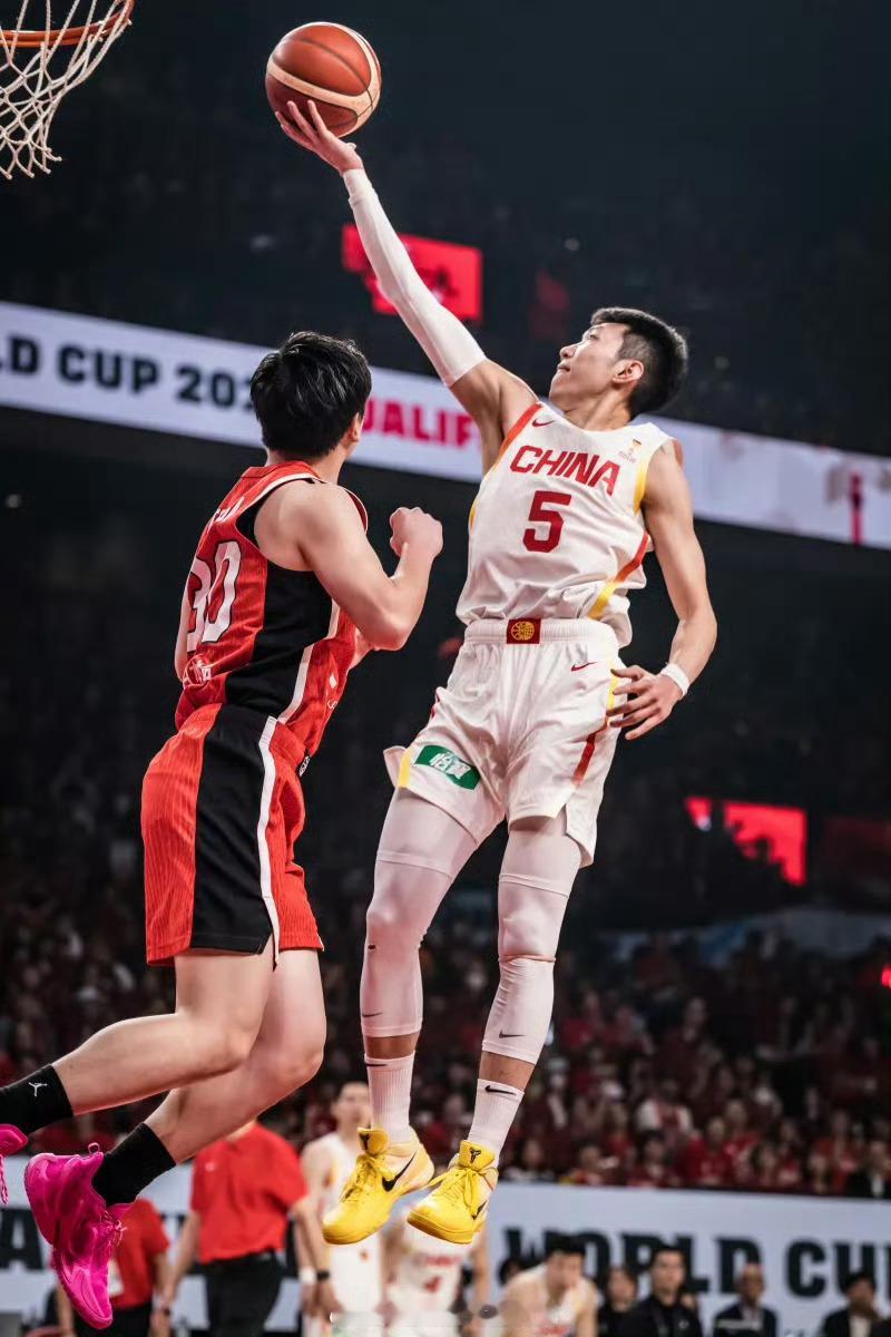 中国男篮vs日本男篮下半场发力今天，中国男篮在日本迎来世预赛的生死战。上半场结束