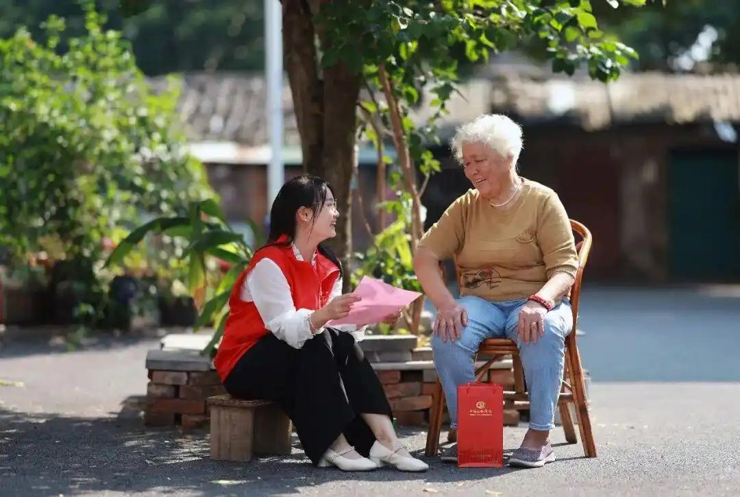 "养老金要崩盘了，80后90后缴了也是白缴"？人民日报这次直接下场锐评：一批自媒