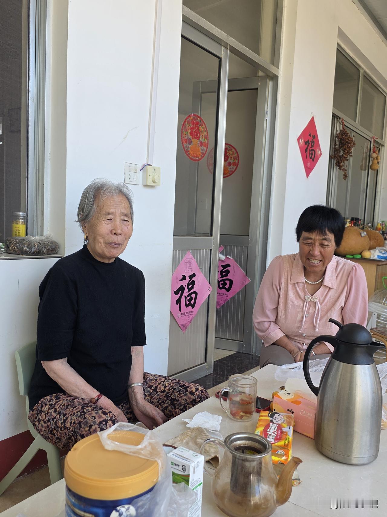 二哥和二嫂的平淡生活……

他们俩都是特别勤劳、特别淳朴、一心扑在生活上的人。他