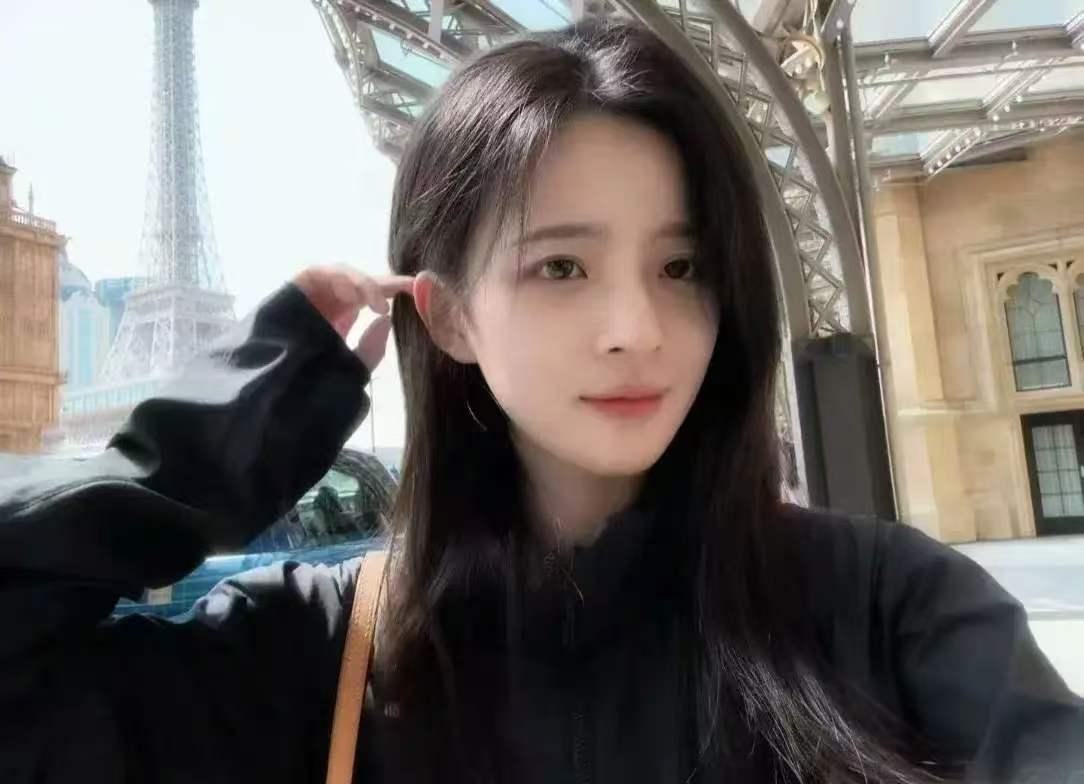 这是讯飞那事的女主，
真不知道她是怎么想的，男的都有家庭了，而且也为人父了，就因