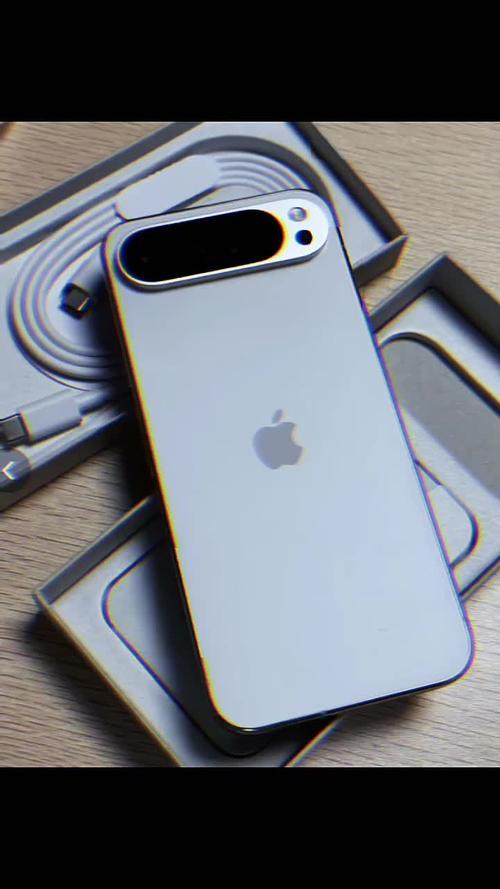 家人们，iPhone 17真机上手体验来了！标准版外观延续经典，却藏着大惊喜。屏
