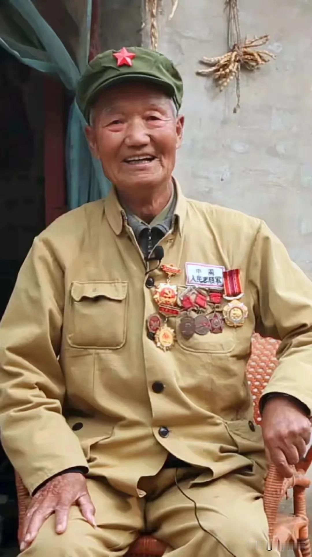 一颗闪耀着英雄光辉的星辰陨落了。抗美援朝老战士杨万友永远地离开了我们。
 
杨万