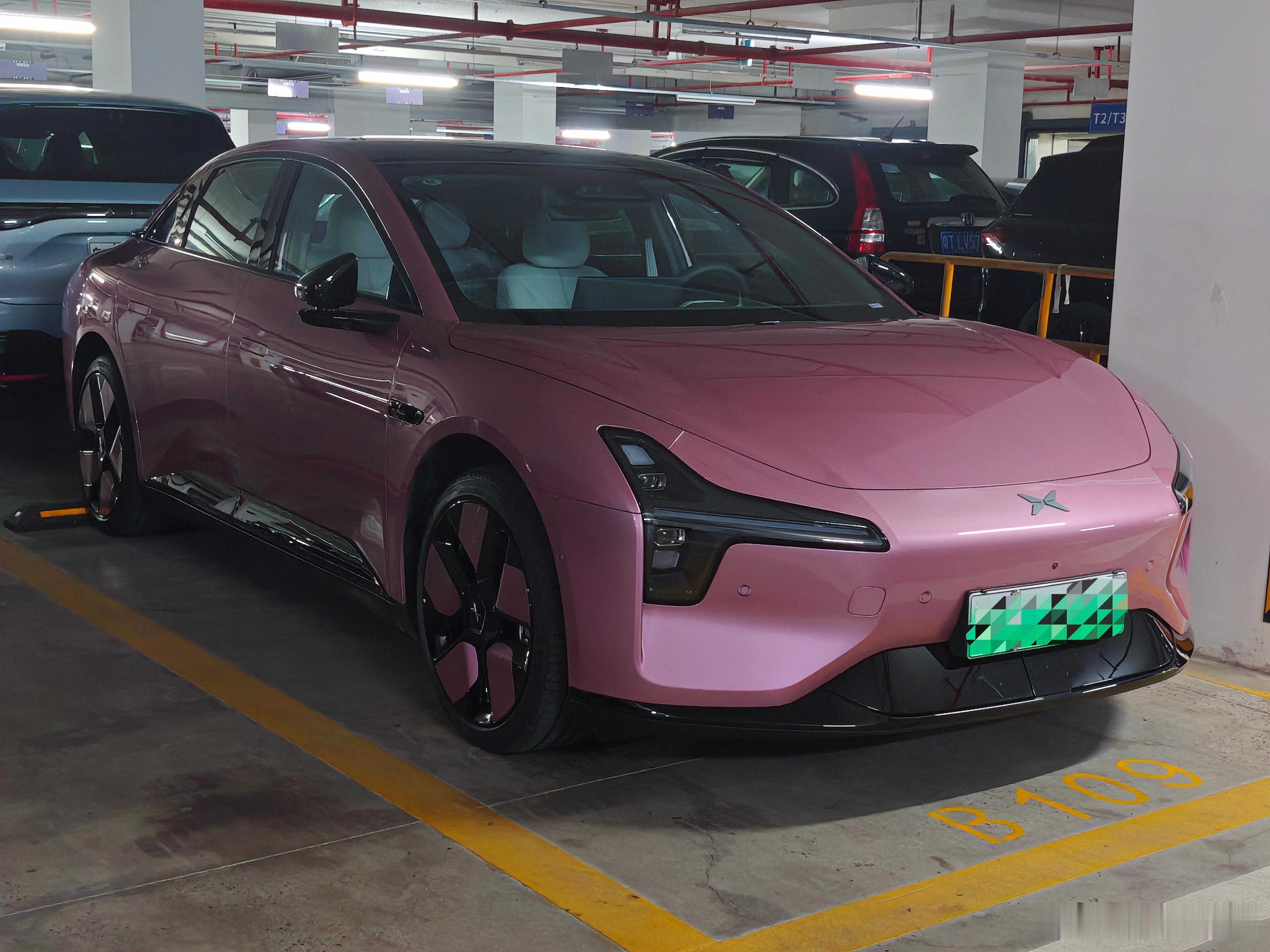 早兄弟们！今天在地库看到一台好漂亮的mona🤩 