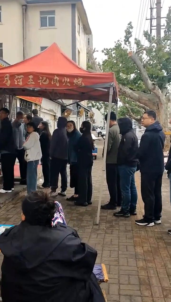 美好的食物包含着温暖，做一个温暖的人，爱美食、爱生活、爱你们，想好好品尝，记住美