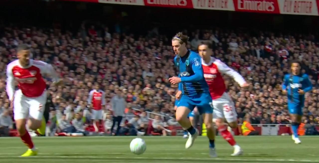 国足和王钰栋等人羡慕吗？英超焦点比赛，英格兰U22球员斯科特70多分钟打入1球，