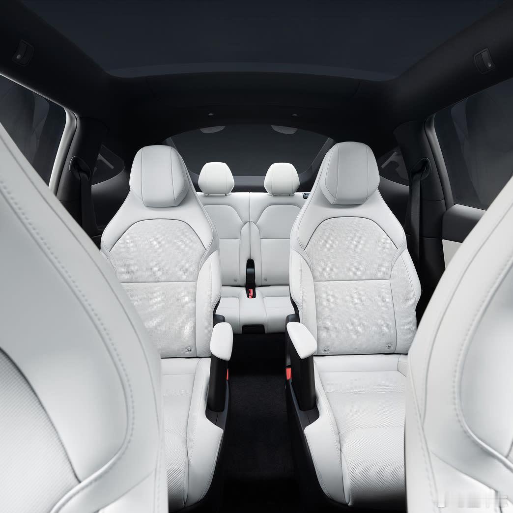 特斯拉ModelYL已到店 特斯拉Model Y L来了，33.9万起，就一个s