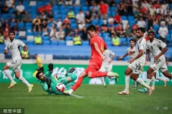 中国国奥队0-0闷平阿联酋！
下一战要尽可能的从印度身上拿净胜球了！
由于马尔代