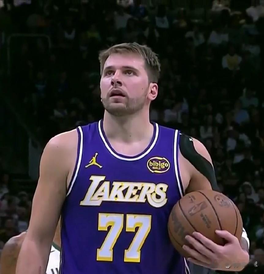 新赛季打到目前！！球员罚球榜！！！
东契奇：打了19场比赛，总共罚球233次，命