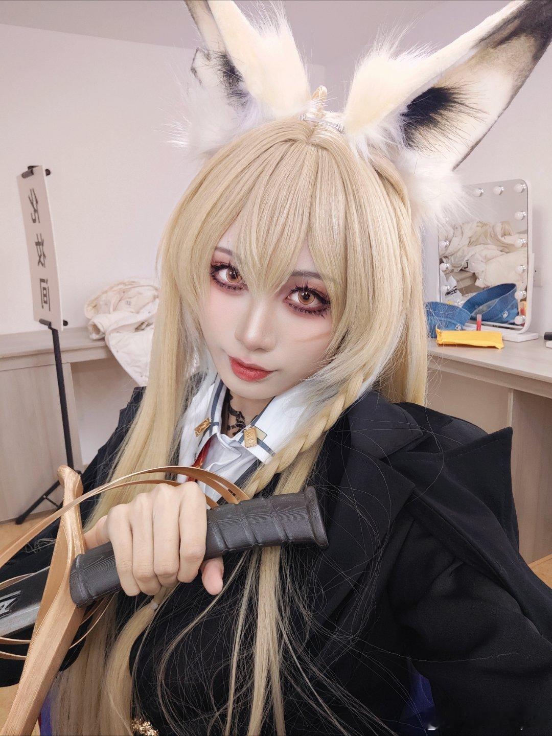 明日方舟[超话]  明日方舟cos  明日方舟  狐狸妈妈 