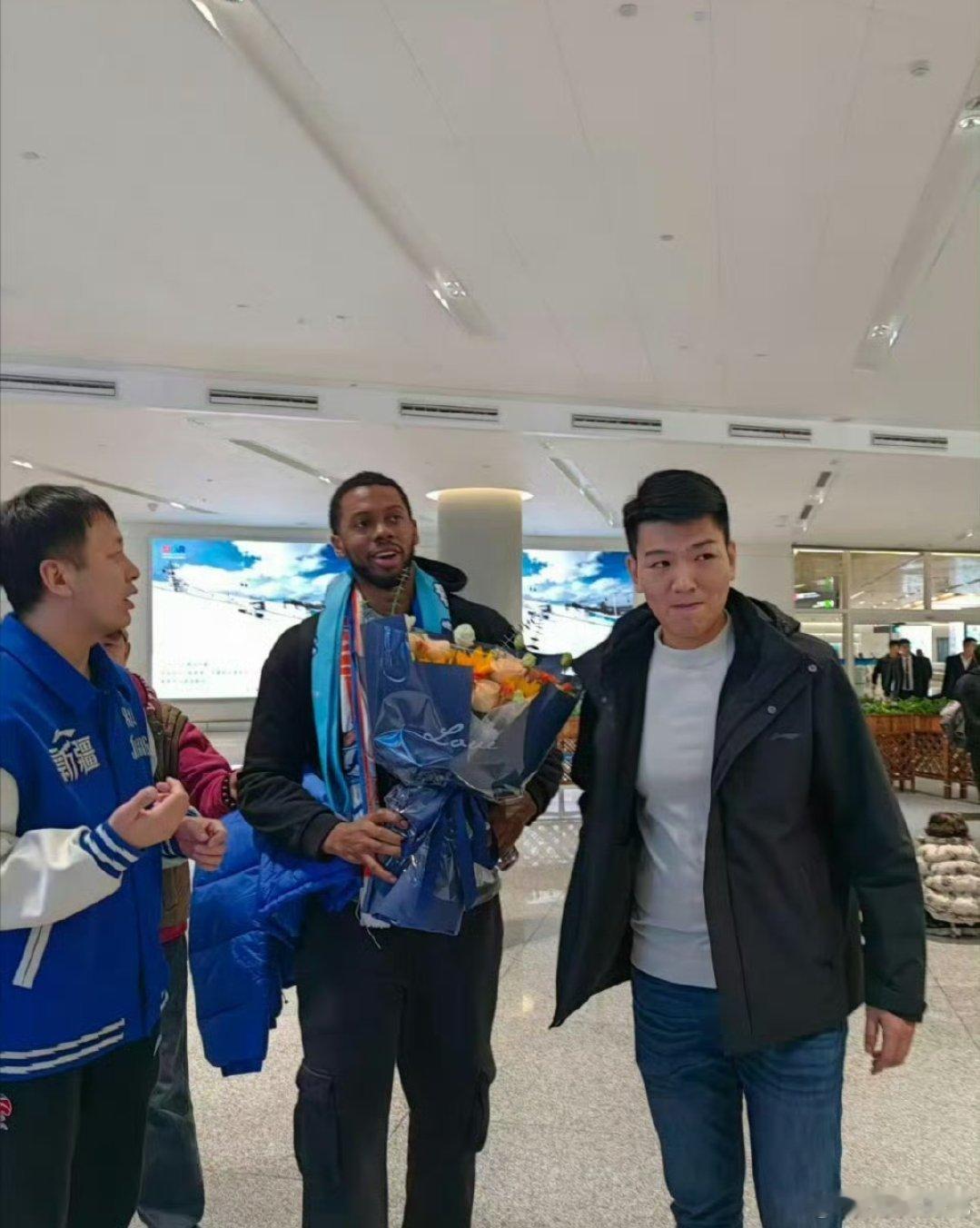 消息源：据我向新疆男篮相关渠道了解，外援华莱士因为个人竞技状态不佳，已经于近期离