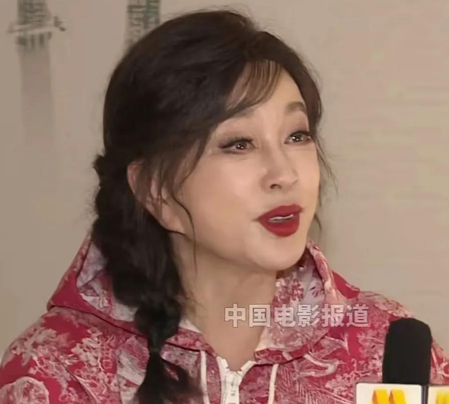 刘晓庆不是吹牛， 她真的可以演妲己。

“魅惑，眼神很妖，这个我没有问题。”

