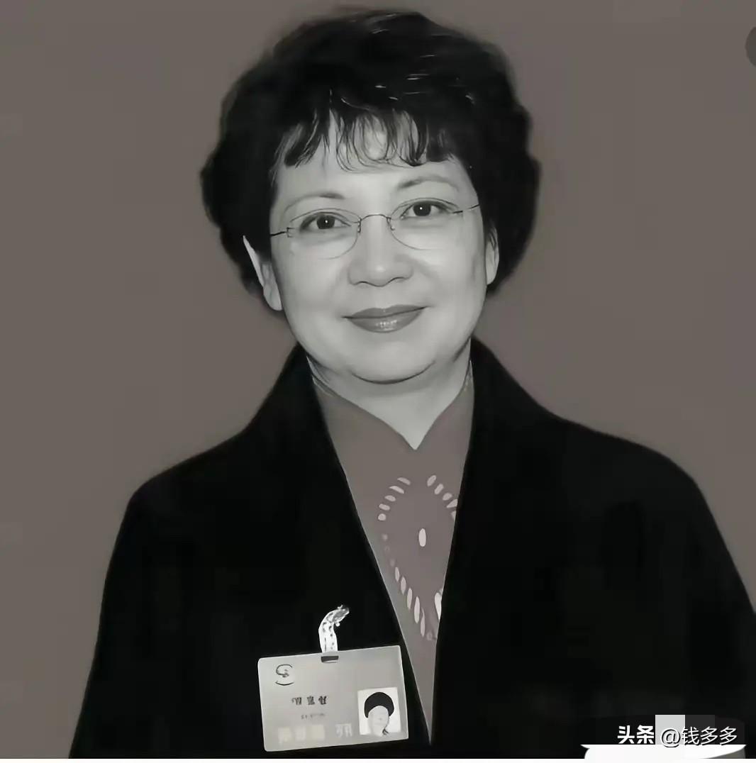 李维康去世了，
看到她的死因，我破防了。
她并非迫于生计，而是败给了普通人都难以