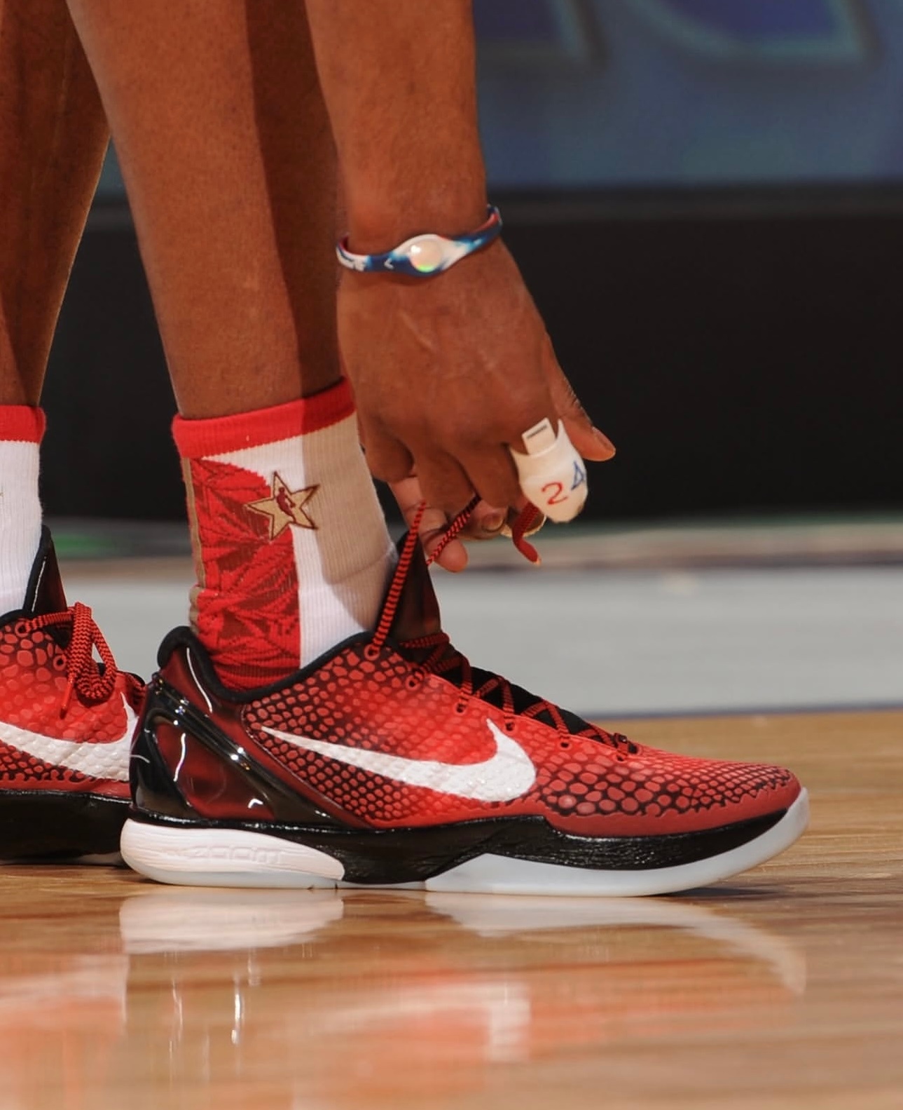 15年前的今天，科比在洛杉矶全明星赛夺得MVP！ 