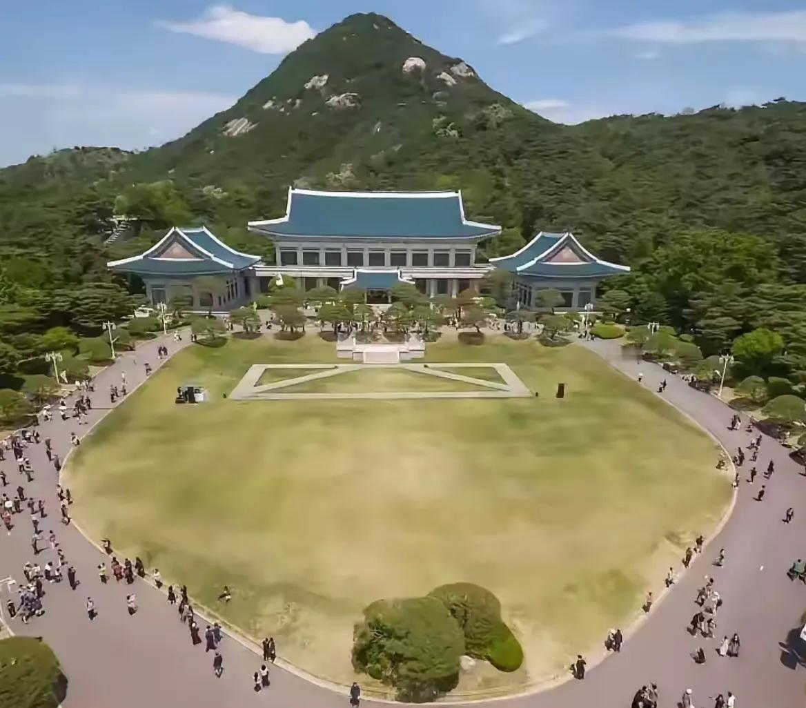韩国原总统府“青瓦台”，这布局真的让人怀疑，懂不懂风水？
韩国人真的只学了我们皮