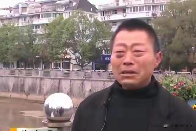 失忆整整三十年，有天他看电视时，脑子里的记忆突然“叮”一下回来了——自己是谁，家