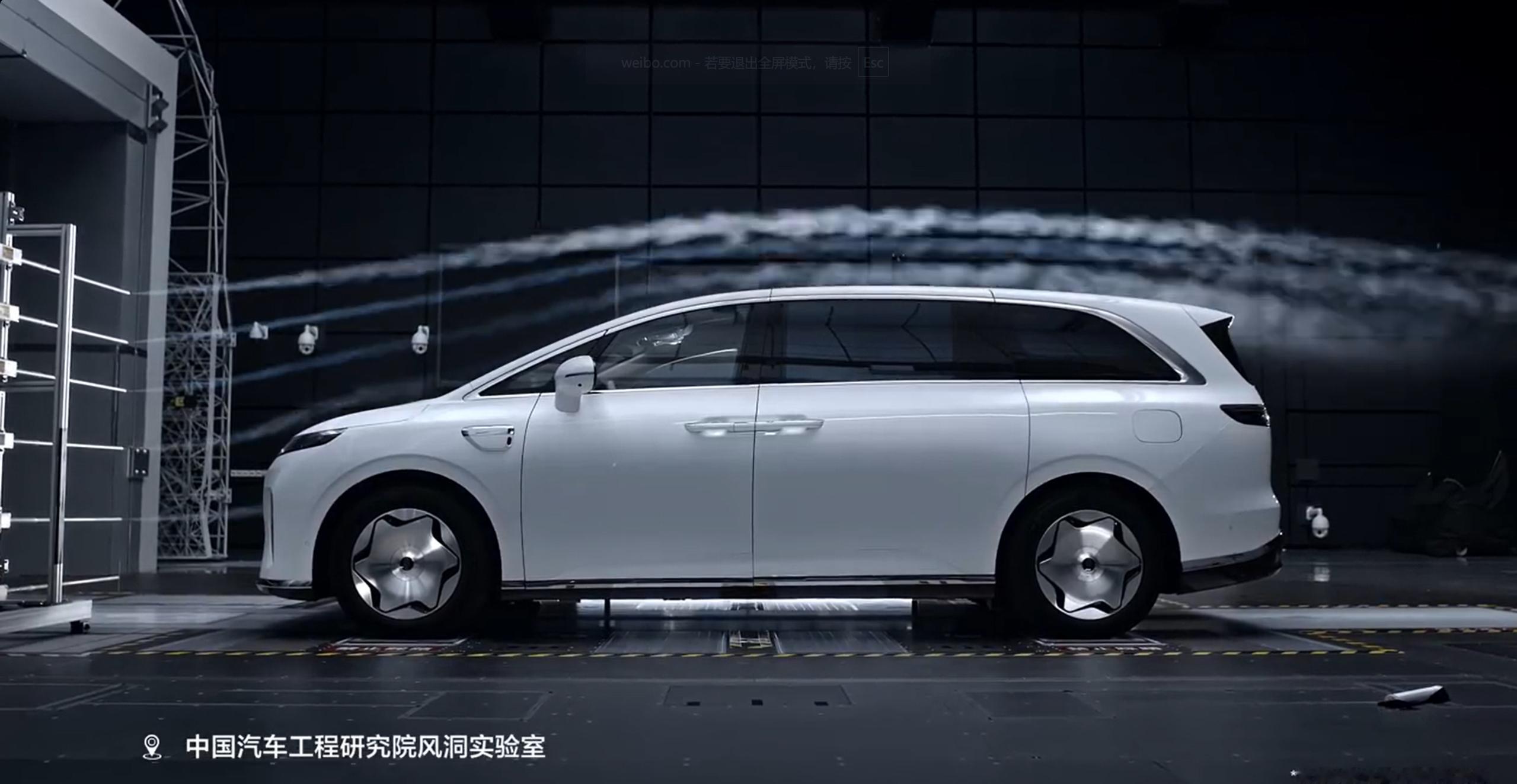 享界高管曝享界V8行业最低风阻 享界V8定档本月和大家见面，还秀了一把自己的低风