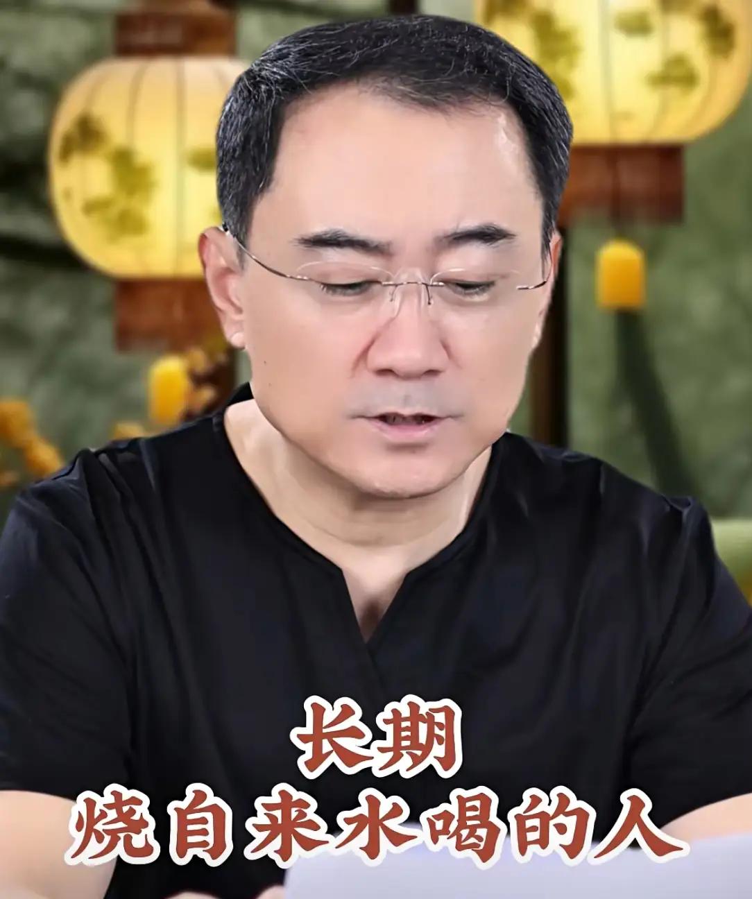 有人问，到底喝桶装净水安全健康，还是喝自来水安全又长寿呢？我看到小视频中，这个专