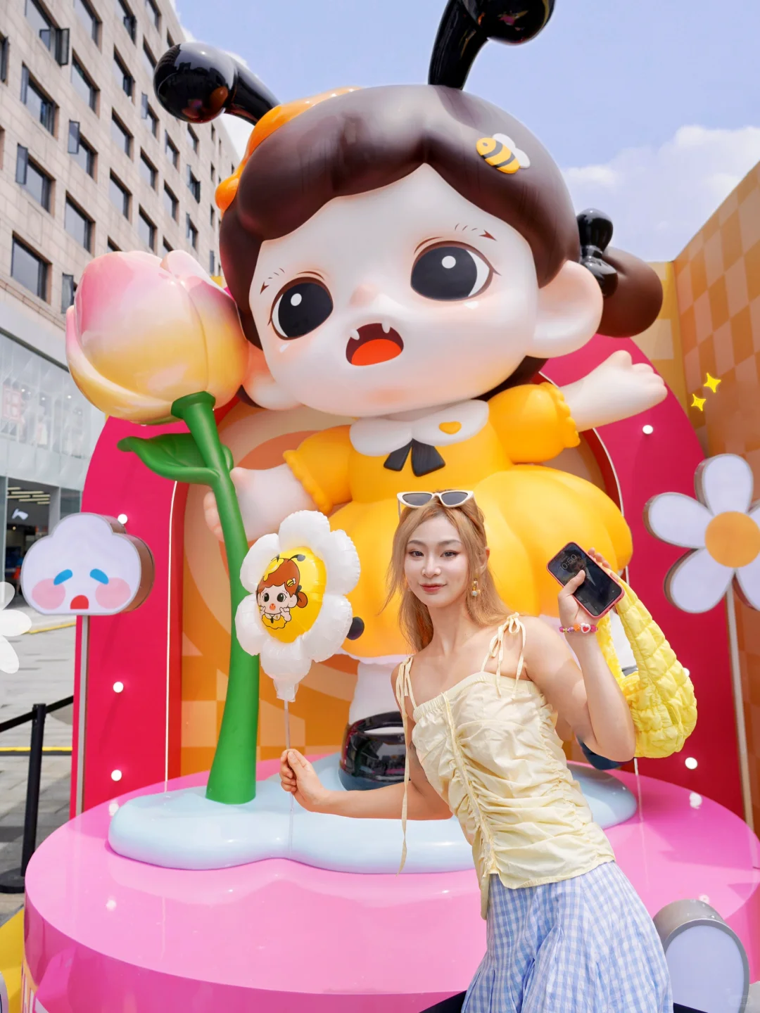 在杭州！西湖边🐝飞来一只Zoraa小蜜蜂📸️冲
