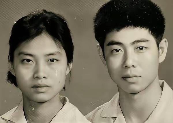 陈克治与李洁馨是广州五中同窗，下乡教书期间相恋，计划经大鹏湾逃港，上岸后才知道当