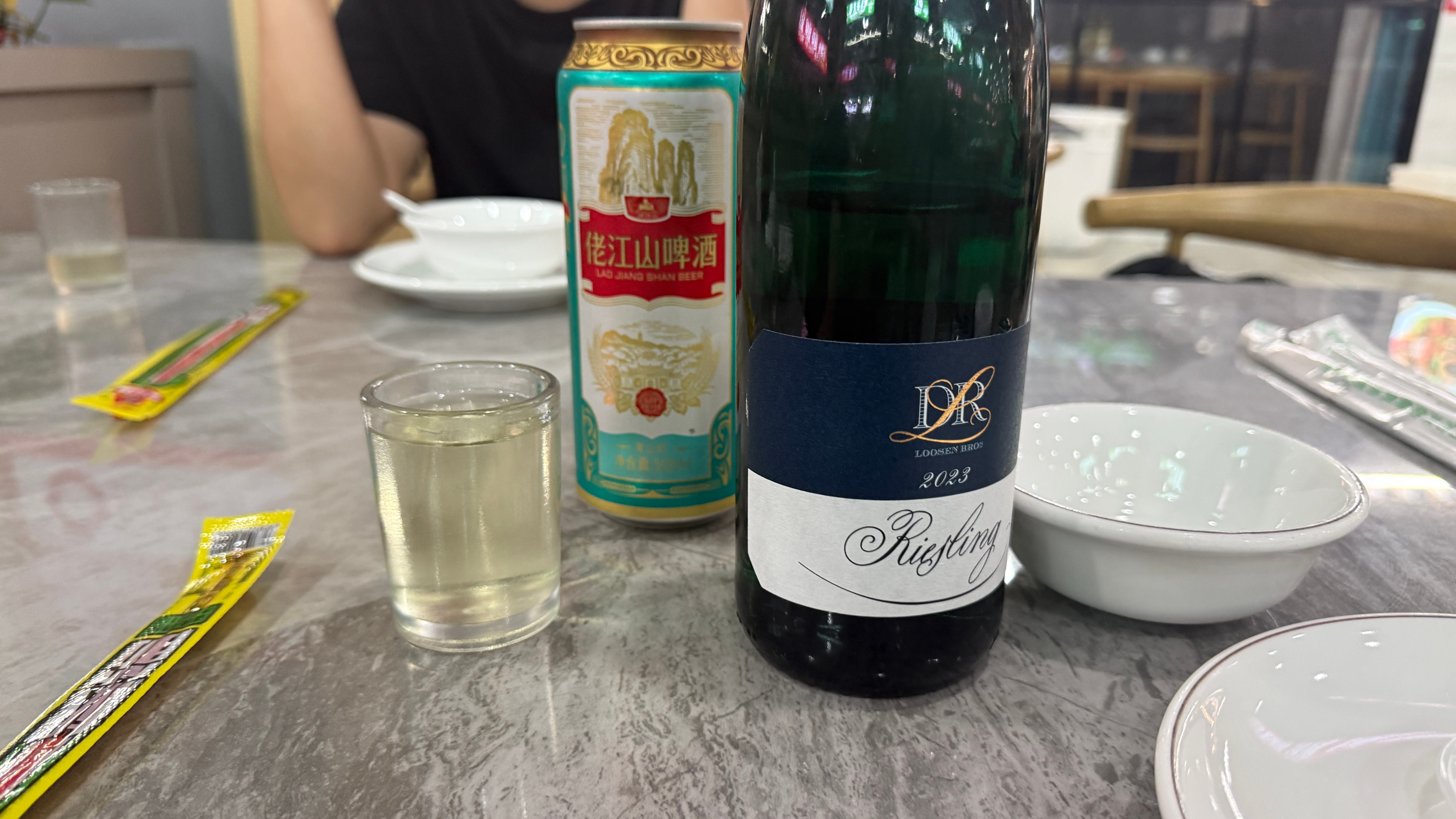 哈。 