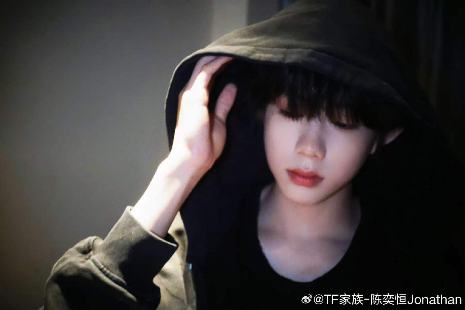 陈奕恒最近没有太多时间拍新图陈奕恒飞机上的自拍 陈奕恒飞机上的自拍来啦 