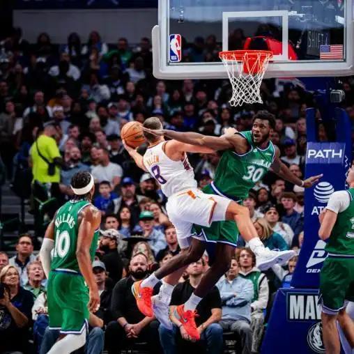 怎么样？我说的有道理吧？太阳队实力并不弱，本赛季全员出战时，非常有战斗力。
战胜