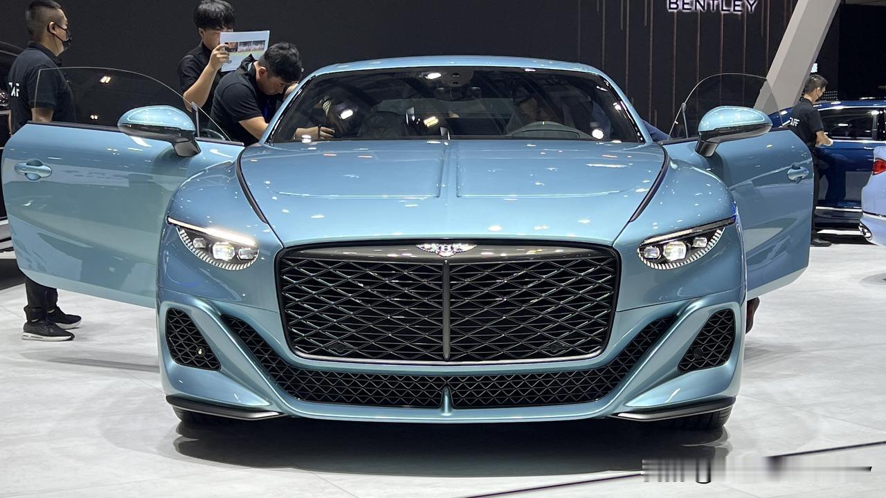 宾利汽车旗下全新车型宾利Batur将在2024粤港澳大湾区车展迎来华南首秀，该车