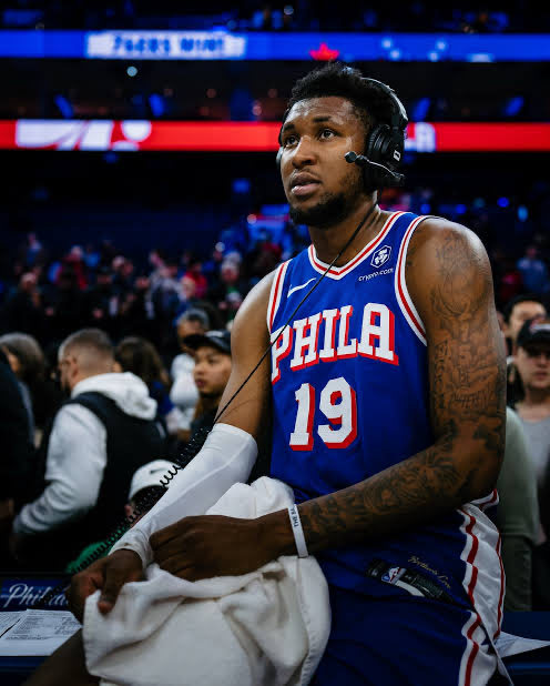 费城今天随机刷新出来的老大是爱德华兹？？8投8中 搞毛啊 笑死 一场一个落选秀…