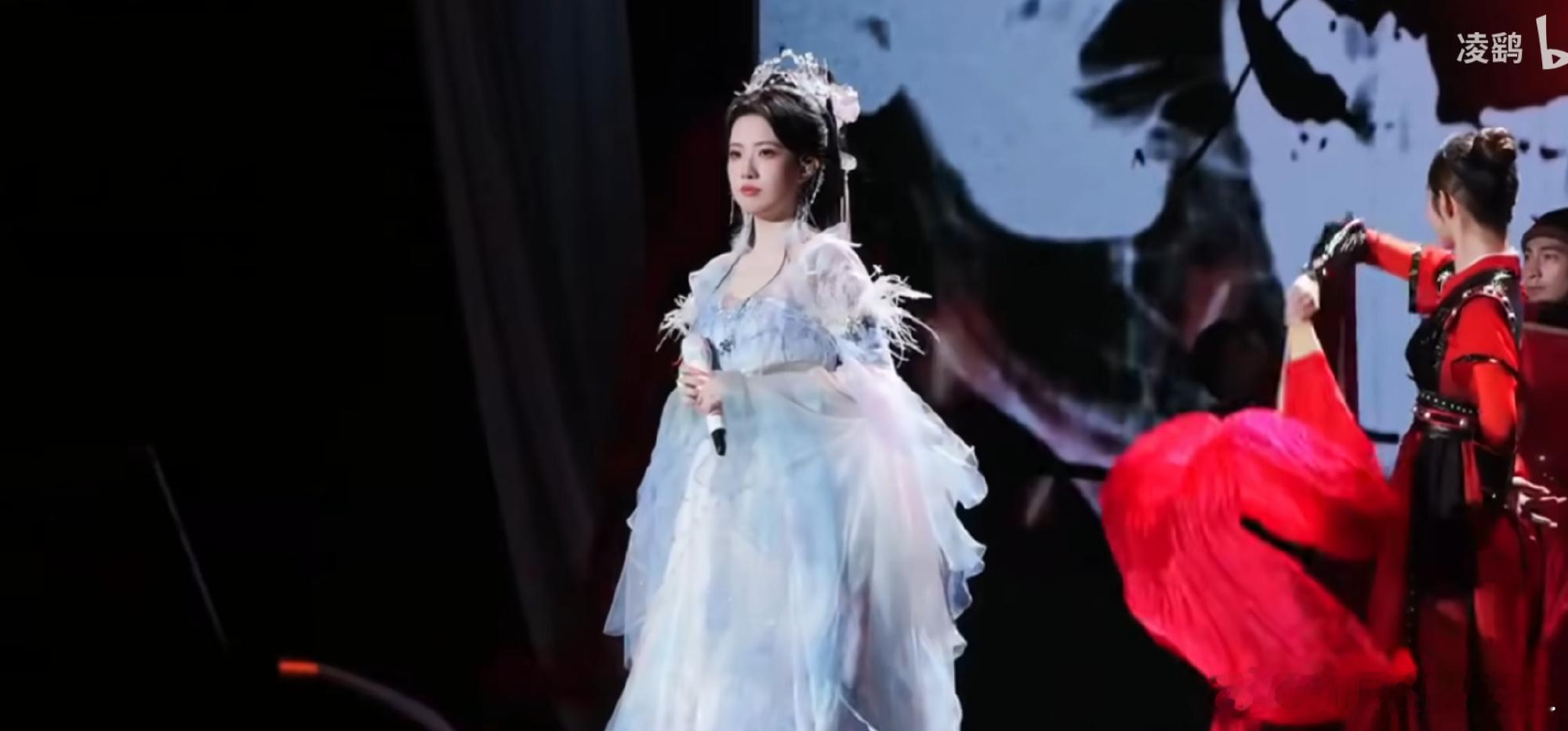 这位姑娘叫什么？ 
