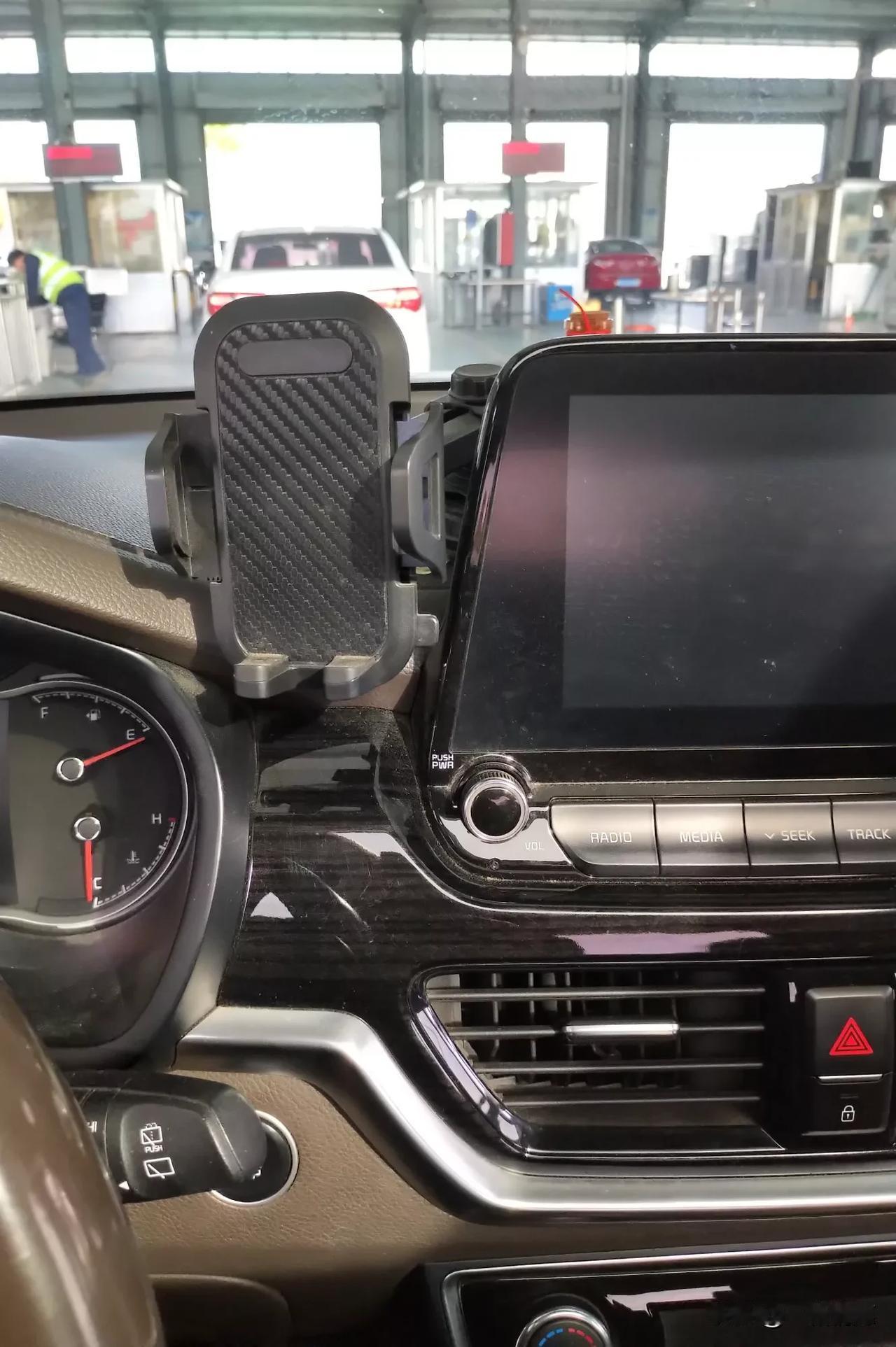 昨天去车检中心年检车主心得大分享 ,下线后胎压系统报警 ,以为是被暴力了 ,仔细