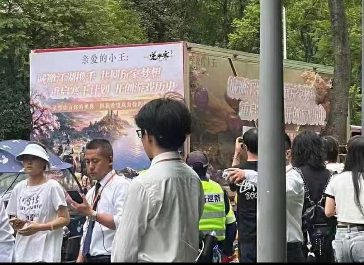 王者荣耀婉拒逆水寒真报j了，可恶，我以为因为狼人事件，王者荣耀报警把 那个名字里