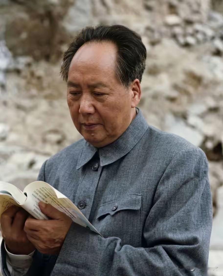 📖学而不厌，诲人不倦！🙏敬爱的毛主席，缅怀您治学态度，传颂不朽求知箴言！学习