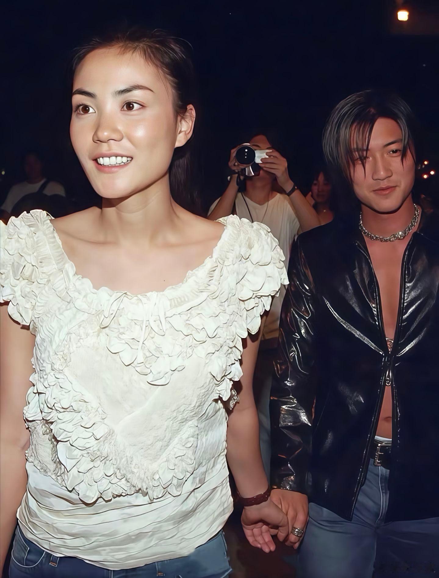 锋芝 原配真夫妻的含金量离都离了，再拿来营销有什么意思吗？谢霆锋最爱的人永远是王