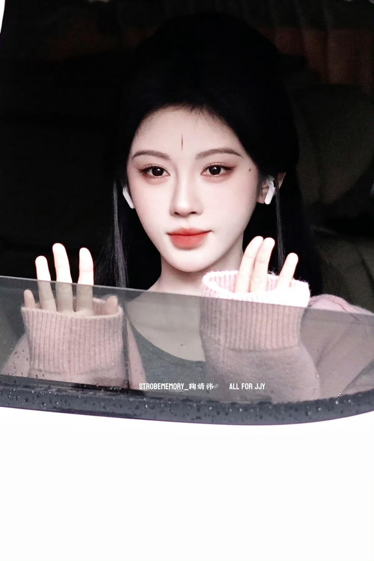 鞠婧祎完全是神女来的，额间太有神性了😻鞠婧祎阿黛鞠婧祎[超话] ​​​