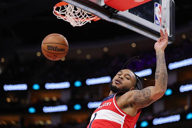 惠特莫尔其实是有机会成为一名优秀的第六人的，他具备成功的各种条件，他有顶级的身体