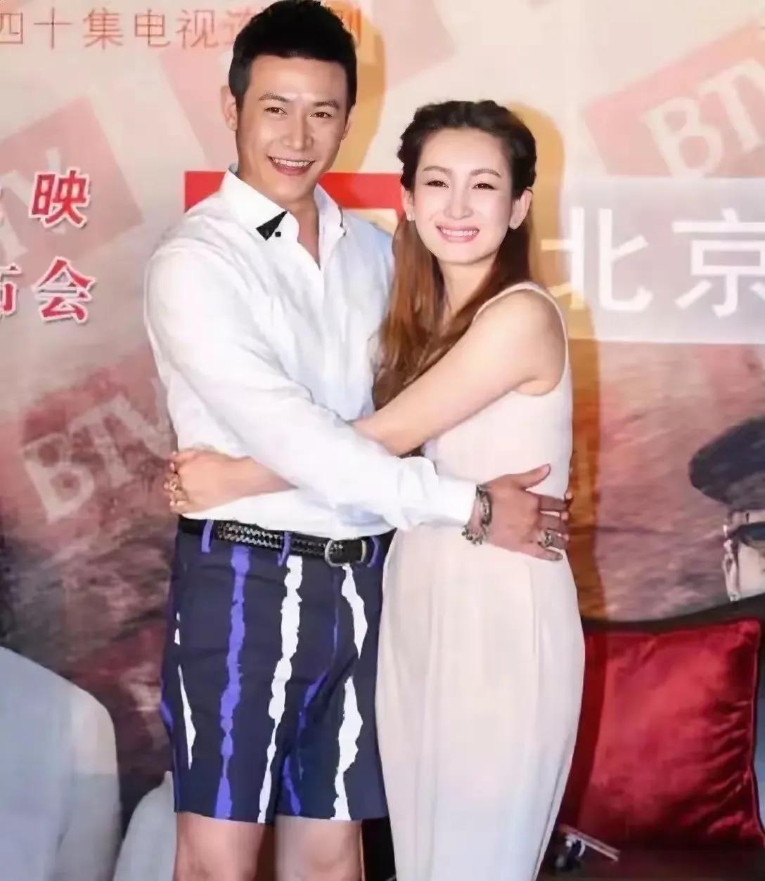 他穿着大裤衩并且搂着秦海璐的腰，这好像有点不妥吧？怎么说这两位都是名花有主的人了