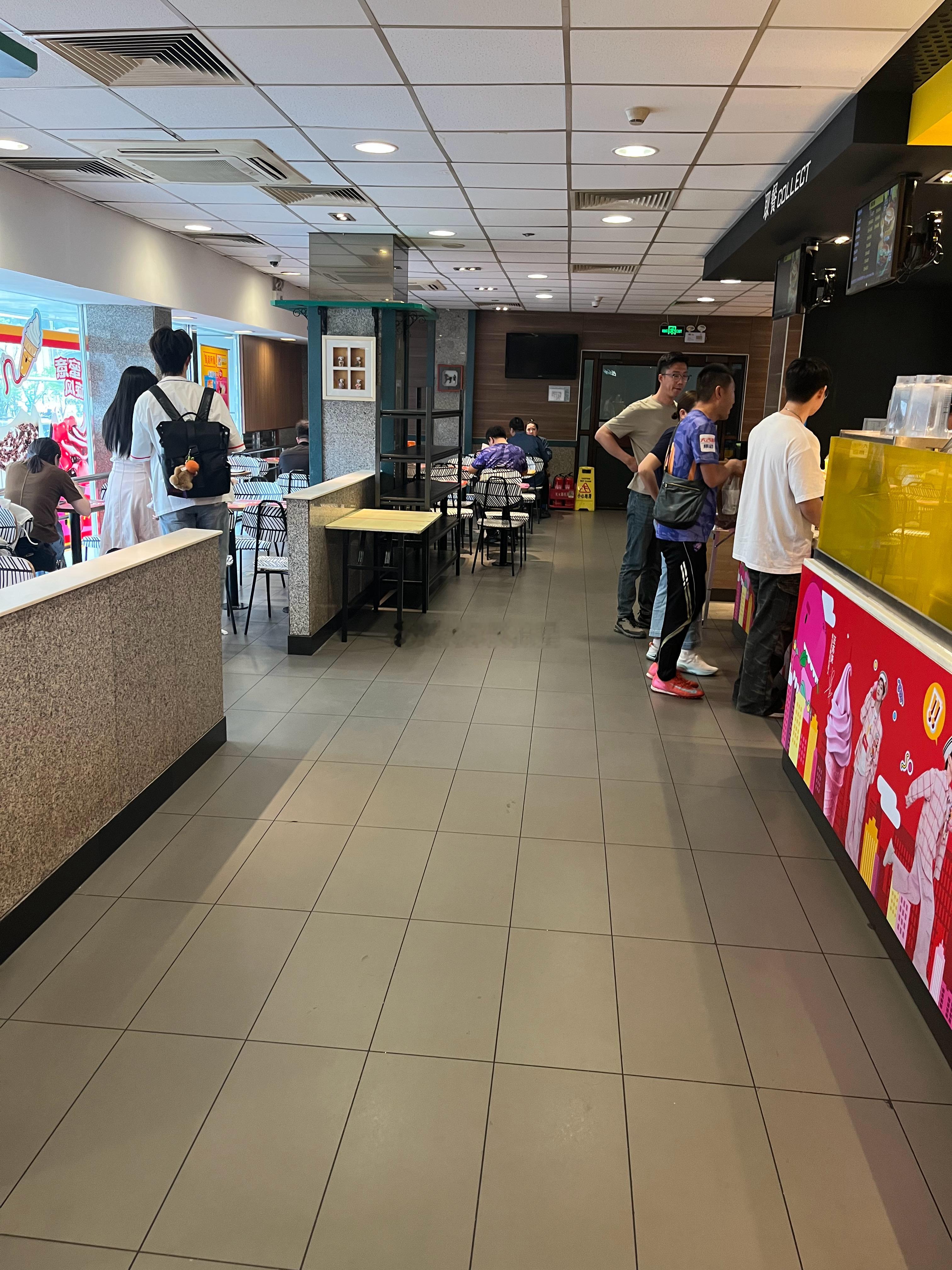 麦当劳里面看见好多我虎球迷天津津门虎 北京·麦当劳(东大桥餐厅)