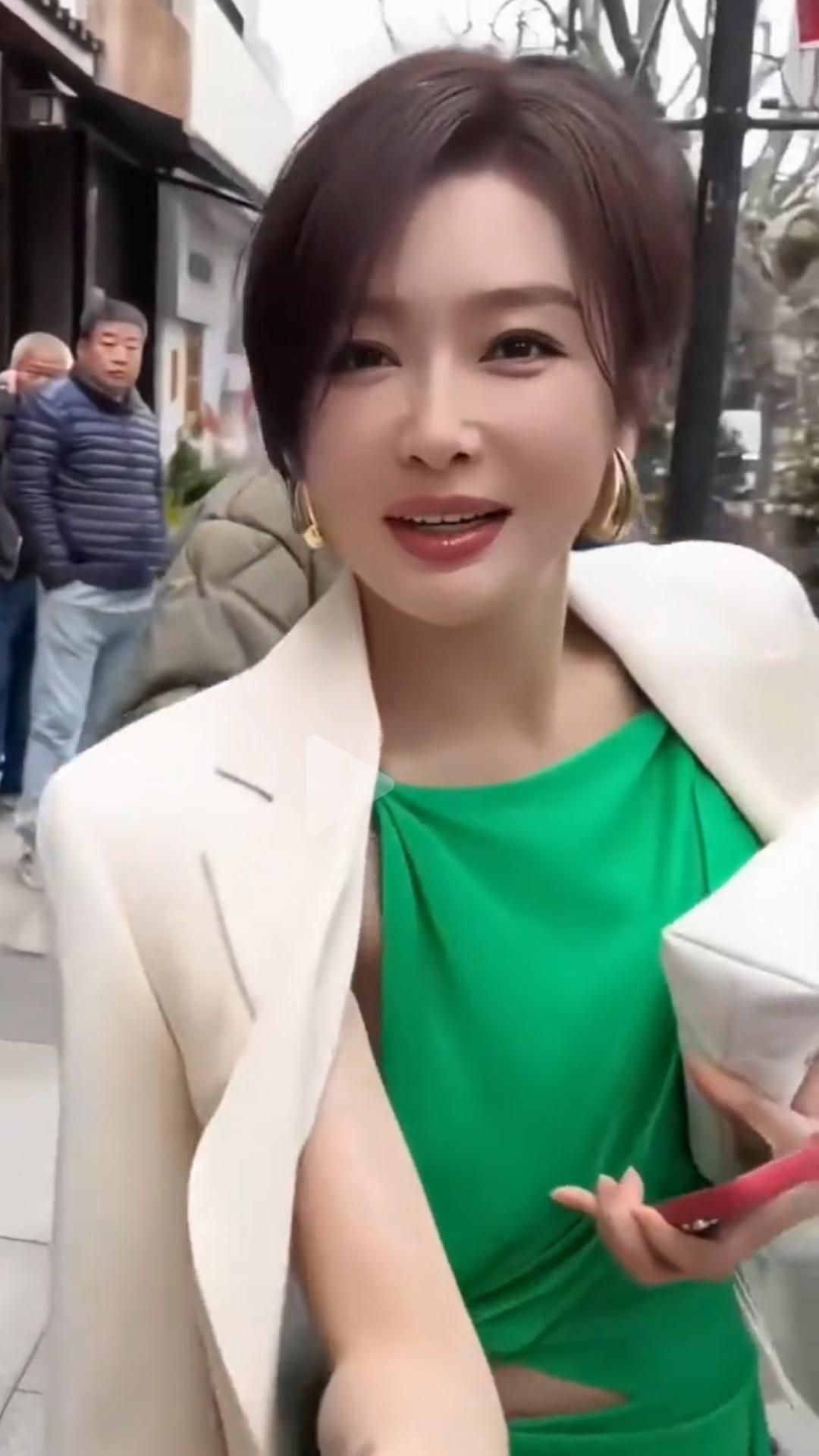 【最美秦岚，作为国内娱乐圈一线明星，秦岚依靠出色演技和高颜值，被无数影迷所喜欢。