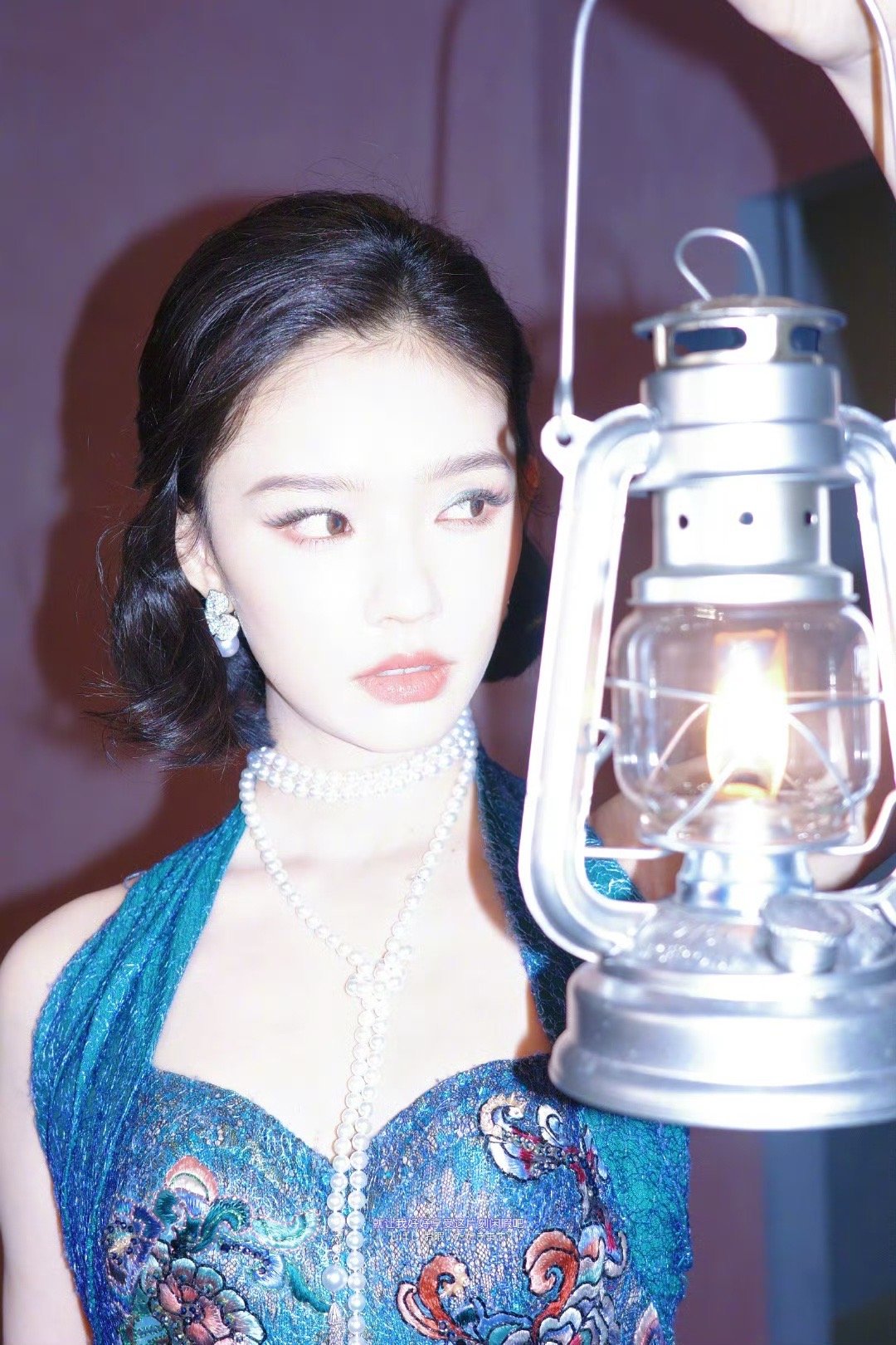 林允 就喜欢假假的自己 前一秒还在跟着感叹“女明星就是不一样，也太好看了”，下一