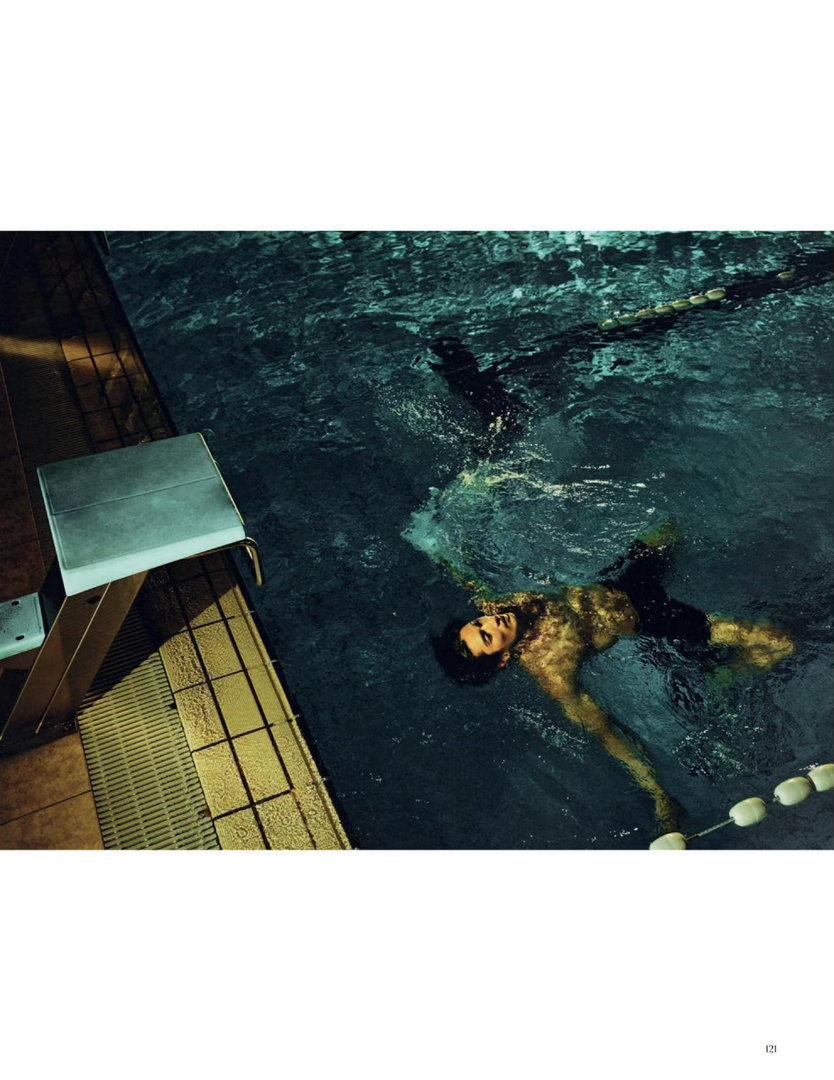 VOGUE Singapore 把这位男艺人拍得很有故事感他叫 Ayden Sn