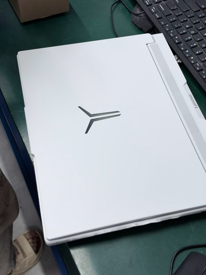 不打游戏 有iPad看电视 但是因为专业的原因必须要电脑  还得买顶配 还在涨价